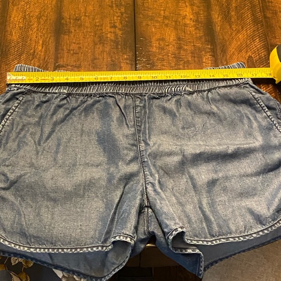 Banana Republic Jean shorts - Picture 6 of 6